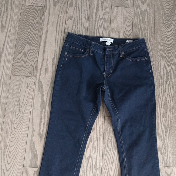 Beautiful crop jeans by Kenneth Cole reaction 🍀 - Picture 5 of 12